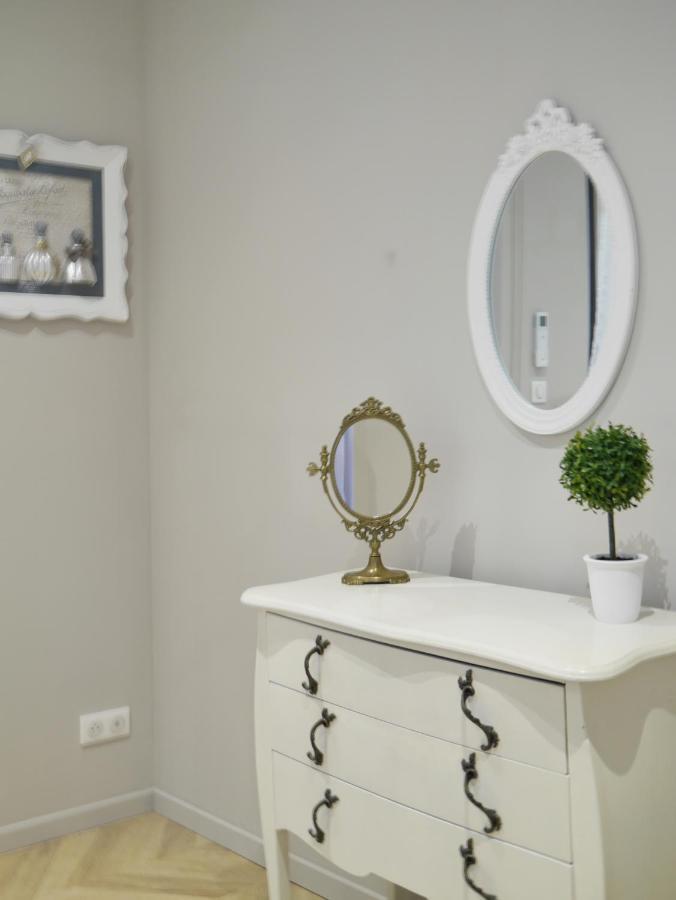 Le Secret De Louise Apartment Epernay Bagian luar foto